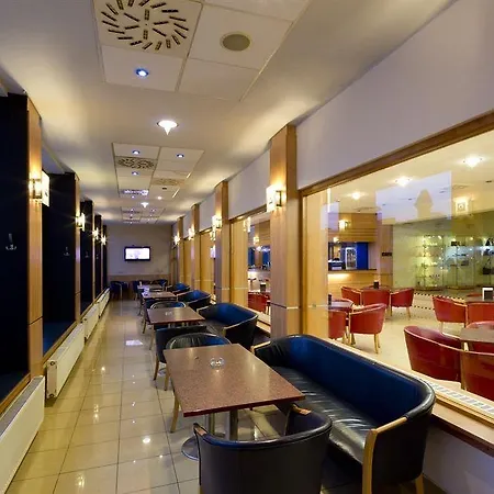 Hotel Bratislava Отель 4*