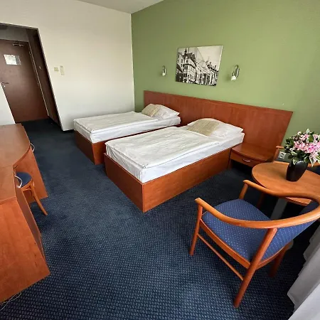 Hotel Bratislava Отель