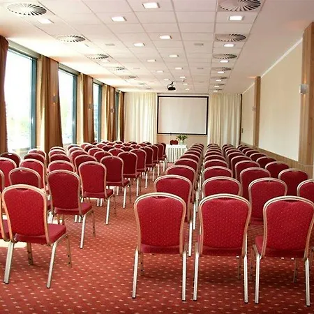 Hotel Bratislava Отель