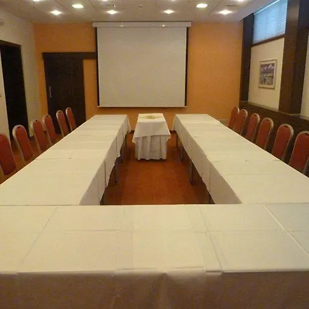 Hotel Bratislava Отель 4*