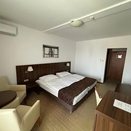 Hotel Bratislava 4* Братислава