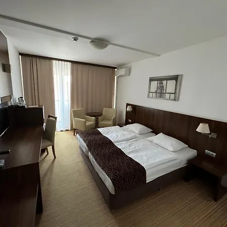 Hotel Bratislava Отель 4*
