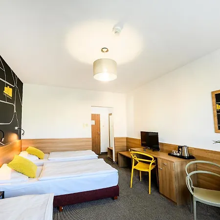 Hotel Bratislava Отель