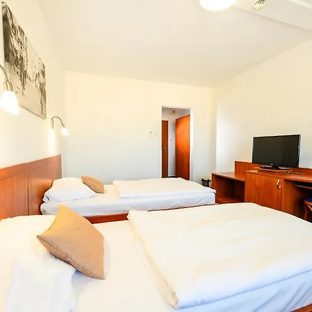 Отель Hotel Bratislava 4*