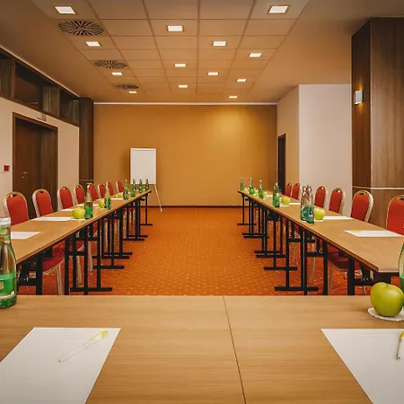 Hotel Bratislava Отель