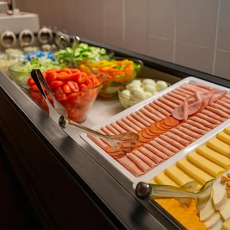 Отель Hotel Bratislava 4*