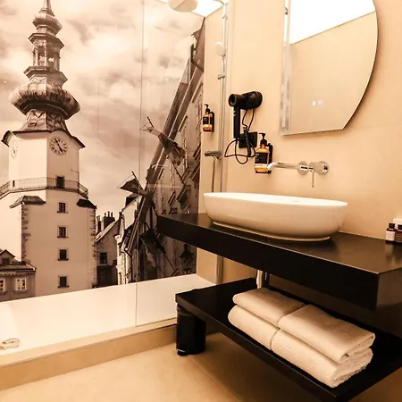 Hotel Bratislava Готель 4*