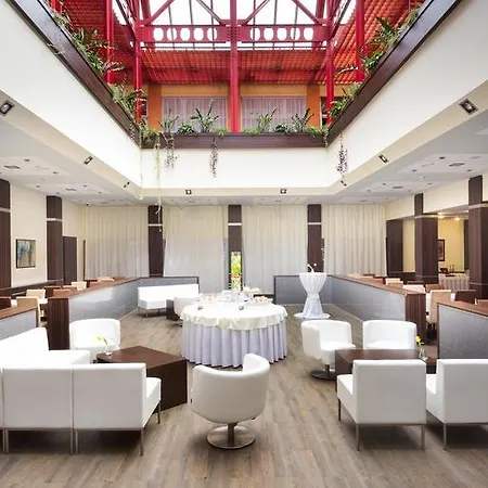 Hotel Bratislava Отель